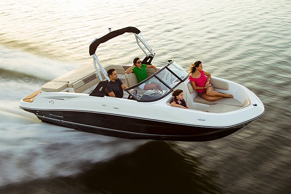 Bayliner VR5 med MerCruiser sterndrive