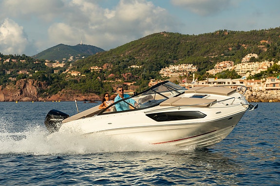 Bayliner VR6 OB Cuddy