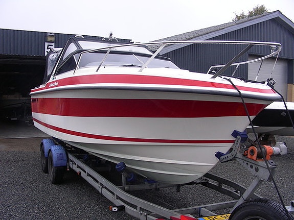 Coronet 24 DC med Volvo Penta D4 m 225 hk topfart over 40 knob
