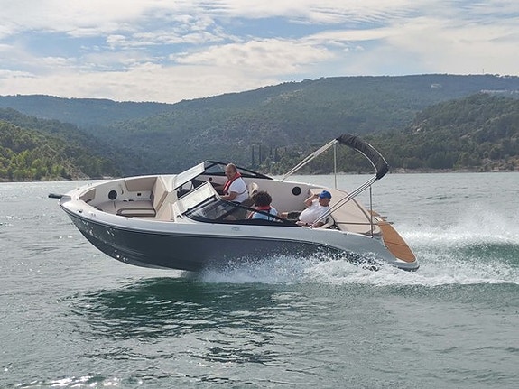 Bayliner V20i med MerCruiser sterndrive