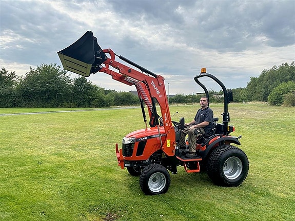 Tafe 6028 Plæne dæk og Frontlæsser