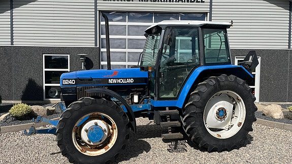 New Holland 8240 SLE Med frontlift og frontPTO