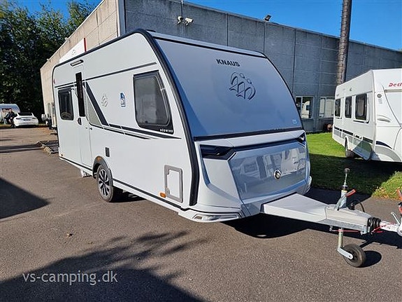 Knaus 2024 - Knaus Südwind 450 FU "60 Years"   DEMOMODEL...LÆKKER CAMPINGVOGN I DE NYE INNOVATIVE FARVER.