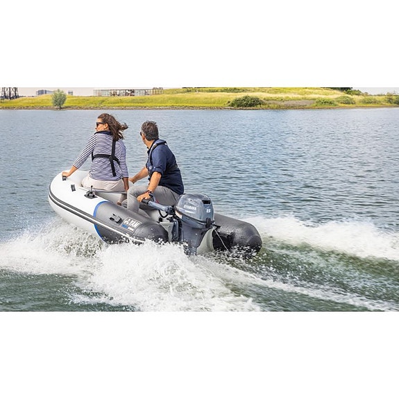 Yamaha YAM 270 TAf gummibåd med rorpind og F2.5BMHS påhængsmotor