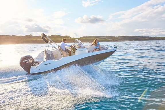 Quicksilver Activ 605 Open 2026