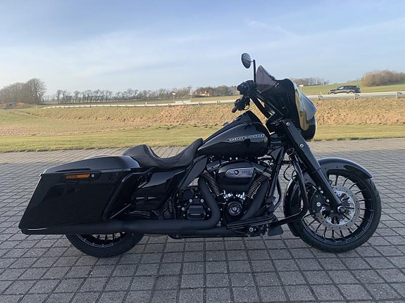 Harley-Davidson FLHRXS Road King Special