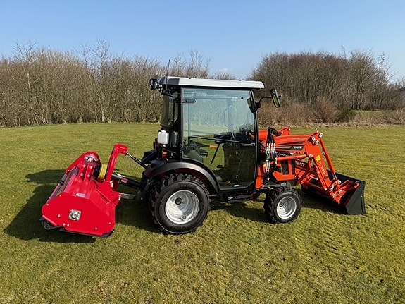 Tafe 6028 Kabine og frontlæsser