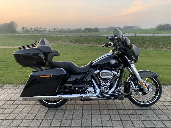 Harley-Davidson FLHXS Street Glide Special