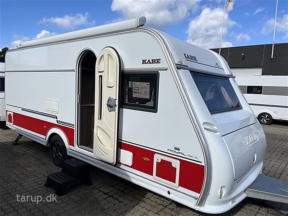 KABE 2015 - Kabe Royal 560 XL   Fastmonteret markise Thule 9200 4 meter, rundsiddegruppe i lyst skind, ALDE centralvarme, vandbåren gulvvarme, microbølgeovn, fransk dobbeltseng