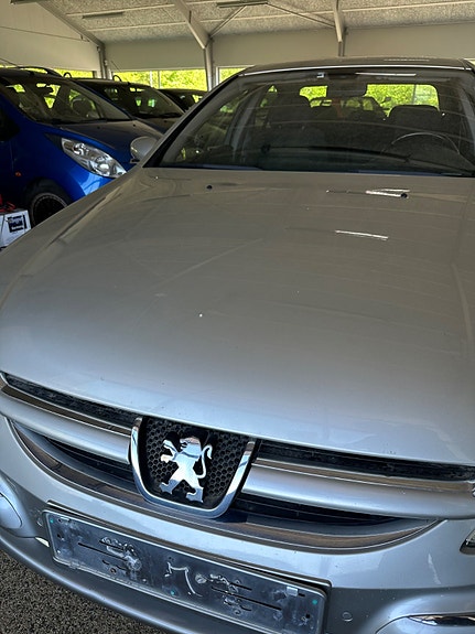 Peugeot 607