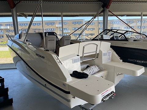 Quicksilver 555 Cabin med Mariner F80 EFI ELPT brugt